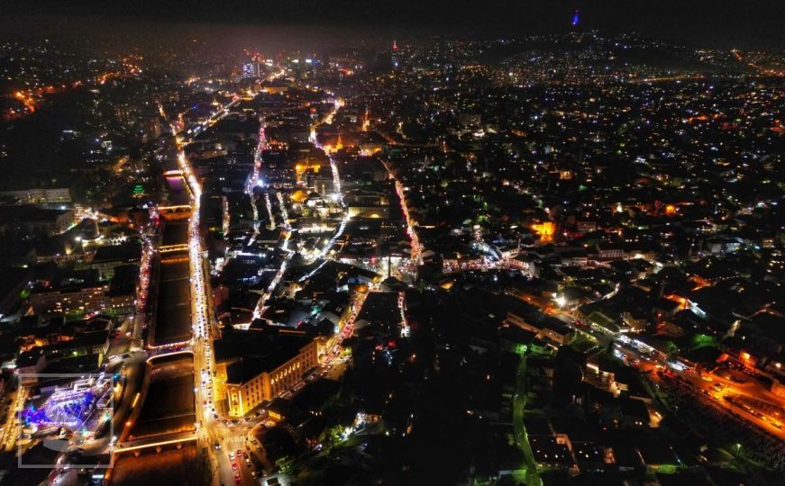 Praznična euforija: Pogledajte kako izgleda Sarajevo iz zraka uoči Nove godine, gužve u saobraćaju
