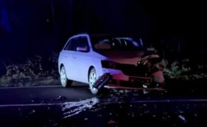 Prve posljedice snažnog zemljotresa u BiH: Kamenje se obrušilo na dva vozila, ima povrijeđenih