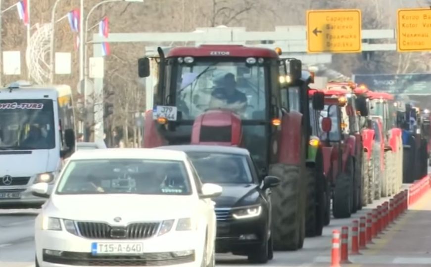 Protest umjesto dočeka Nove godine: Traktori zablokirali centar Banje Luke