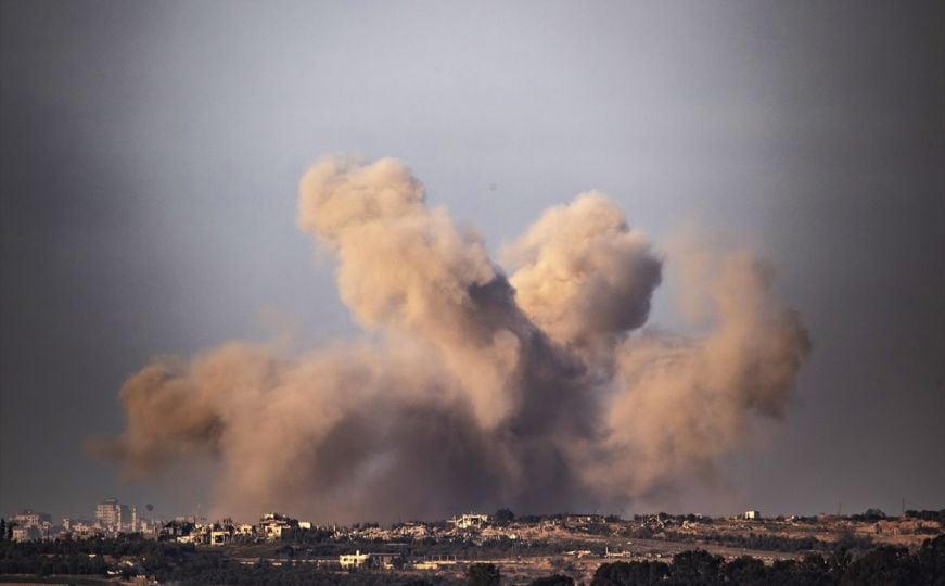 Novogodišnja noć u Gazi: Izraelska vojska nastavlja s napadima, snimljeno razaranje i dim