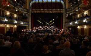 Novogodišnji koncert Sarajevske filharmonije: Direktan prijenos omogućen ispred Narodnog pozorišta