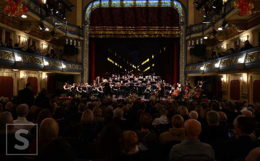 Novogodišnji koncert Sarajevske filharmonije: Direktan prijenos omogućen ispred Narodnog pozorišta
