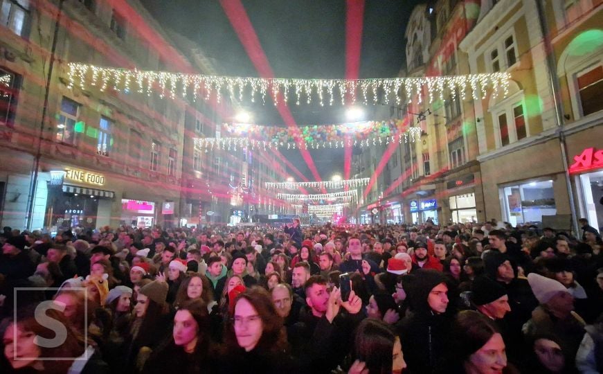 Pogledajte svjetlosne efekte na javnom dočeku Nove godine u Sarajevu