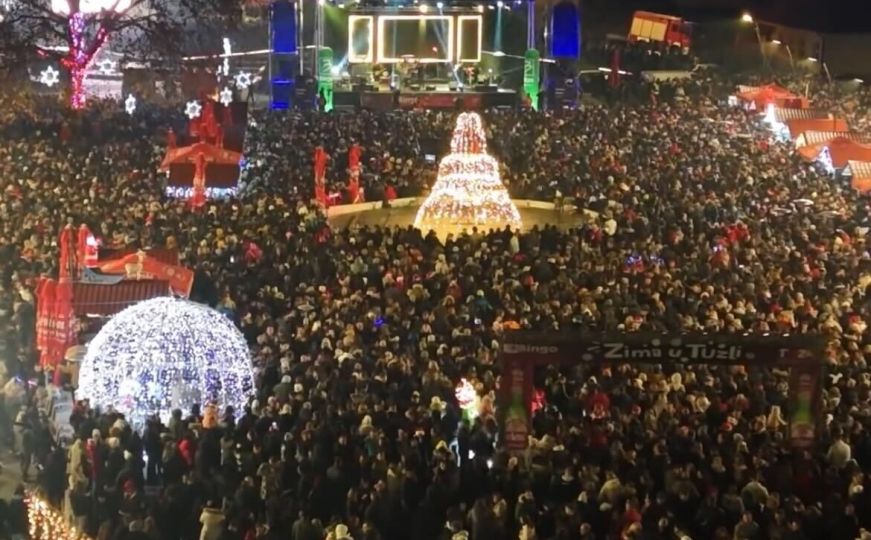 'Muzika na struju': Bajaga i Instruktori razdrmali publiku na dočeku Nove godine u Tuzli