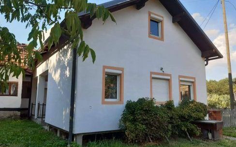 Prvi u BiH: Ovaj grad pomaže mladim bračnim parovima da kupe kuću na selu