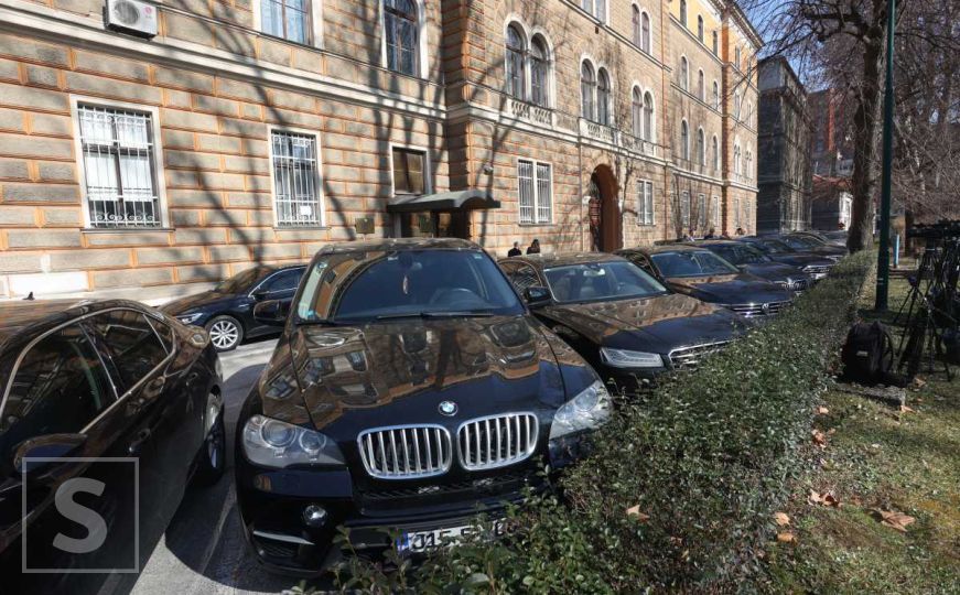 Predsjedništvo BiH 'osvježilo' vozni park pred Novu godinu: Potrošeno 442.000 KM za 4 automobila