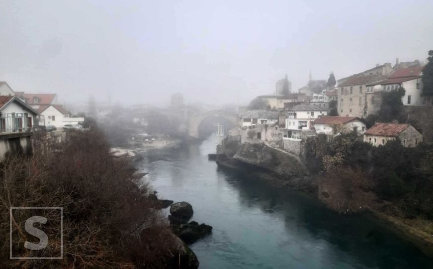 Nesvakidašnji prizor: Stari most ''izgubljen'' u magli