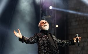Dino Merlin priredio spektakl u Kotoru: 'Uvijek napravimo nešto da iznenadimo sebe i publiku'