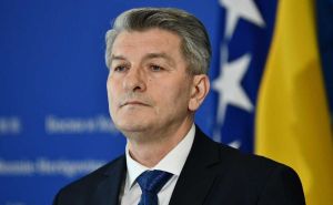 Mehmedović u Tešnju zvanično osniva stranku: 'Imamo snažan simbolički naziv - Naprijed'