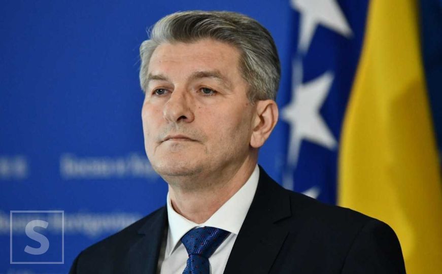 Mehmedović u Tešnju zvanično osniva stranku: 'Imamo snažan simbolički naziv - Naprijed'