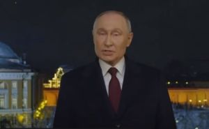 Brojne teorije zbog detalja na snimku Putinovog govora: "Šta mu je ovo s vratom?"