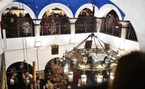 Pravoslavni vjernici proslavljaju Badnji dan: Paljenjem badnjaka čeka se Hristovo rođenje