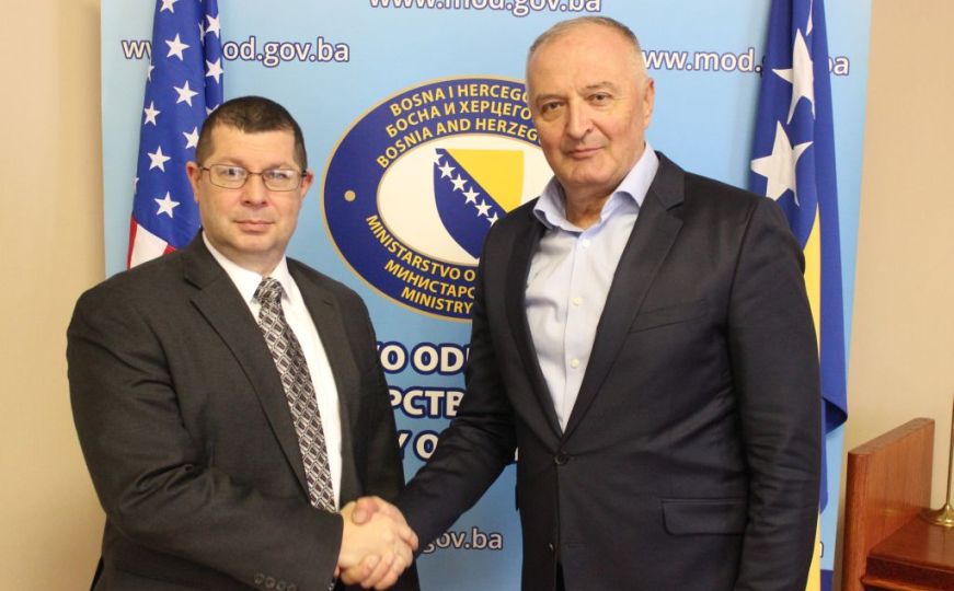 Helez održao sastanak s američkim vojnim izaslanikom i uputio poziv Dodiku
