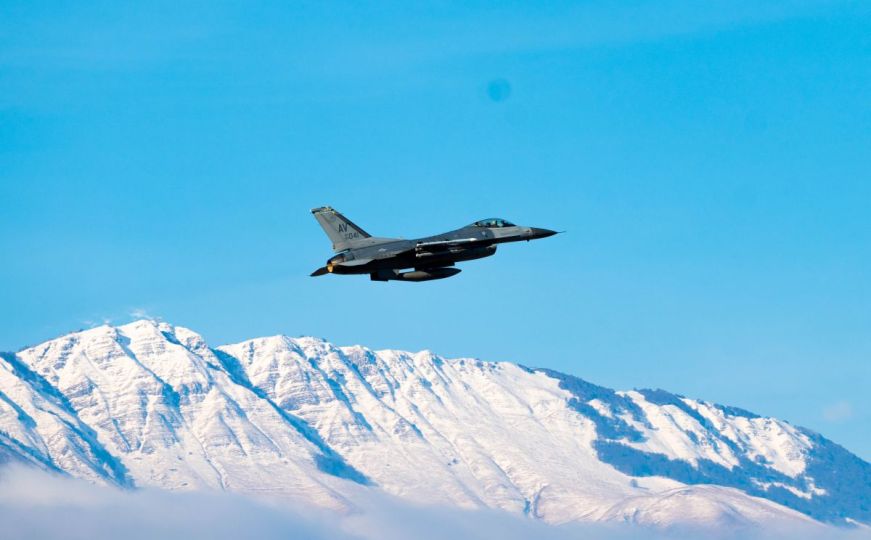 Ambasada SAD objavila fotografije američkih borbenih aviona F-16 koji su letjeli iznad BiH