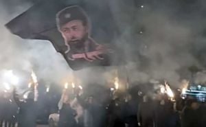 Sramotne scene u Priboju: Pjevali 'Božić je, pucaj u džamije', mahali zastavom četničkog vojvode