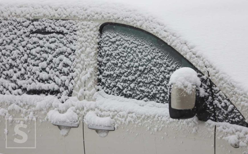Zbog ove navike ne morate svaki dan strugati led s vozila: Način parkiranja vam može pomoći