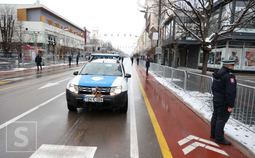 Kako danas izgleda Banja Luka. Policijska vozila na svakom uglu
