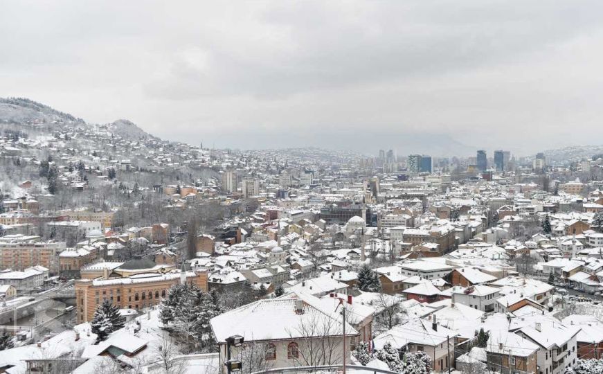 Nevjerovatni prizori: Bajkovito Sarajevo pod pokrivačem snijega