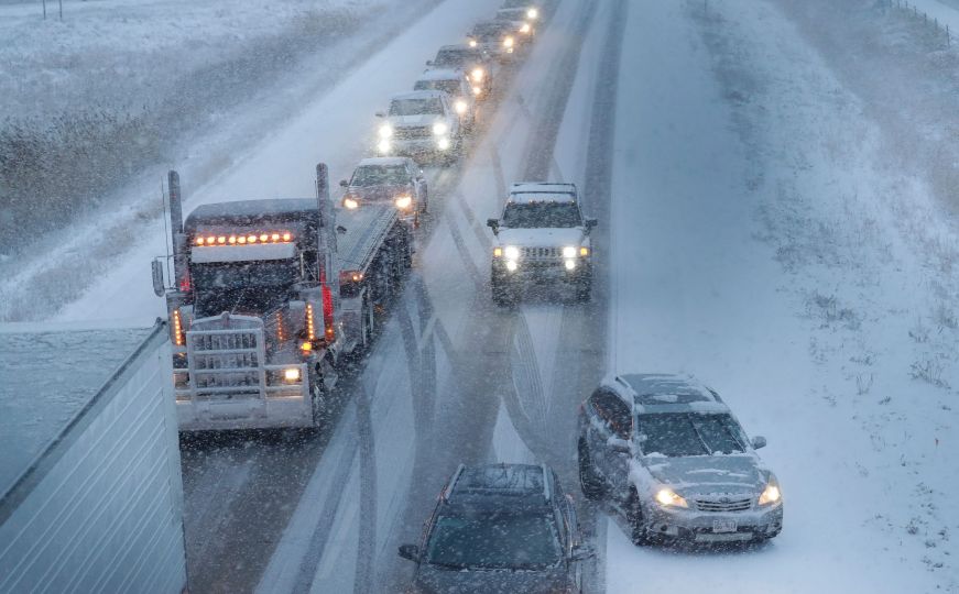 Velika zimska oluja pogodila istok SAD-a, gotovo milion ljudi bez struje