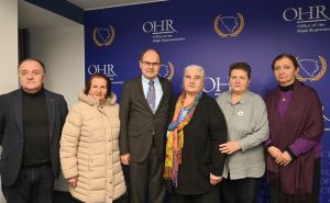 Schmidt se sastao s majkama Srebrenice: Oglasio se i o proslavi neustavnog 9. januara