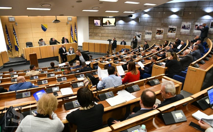 Parlament FBiH: Povučena rezolucija o Gazi, Slaven Raguž iznio sramotno poređenje