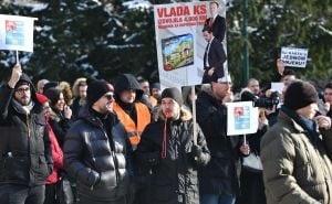 Protesti u Sarajevu: Mladi nezadovoljni iznosom subvencija za stanove, pogledajte njihove poruke