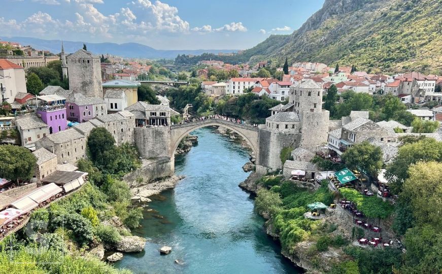 Doživite Mostar kao sa razglednice: Feministička turistička ruta 'Putevima nevidljivih Mostarki'