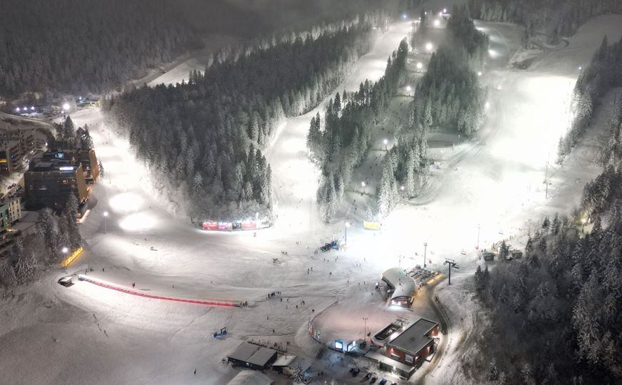 Turisti, dobro došli u BiH: Krenulo noćno skijanje na Bjelašnici na tri staze