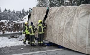 Vožač šlepera iz BiH povrijeđen u udesu u Njemačkoj: Prevozio role papira, šteta oko 120.000 KM