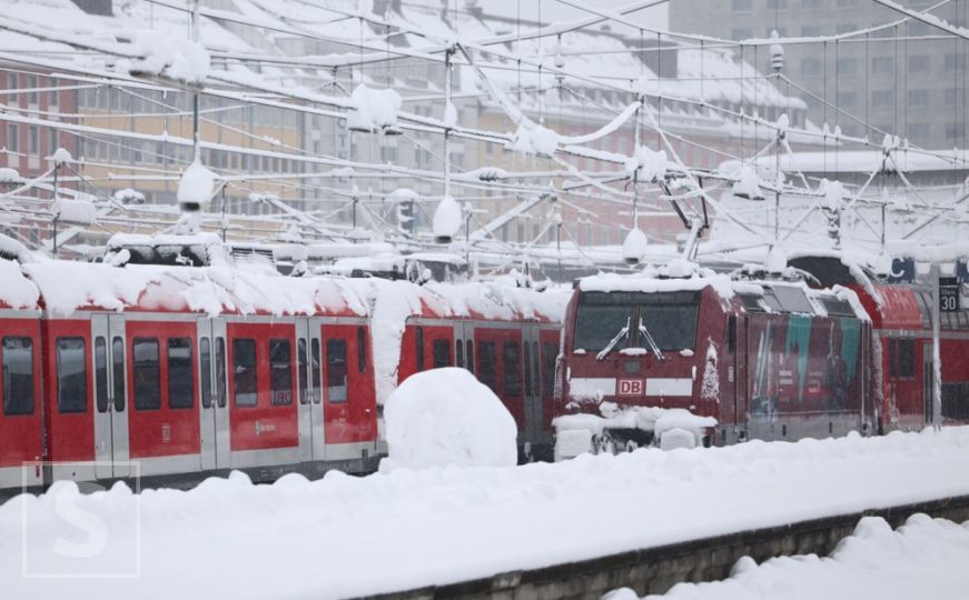 Snježna oluja "Getruda" napravila haos u Njemačkoj: Otkazano stotine letova i vozova