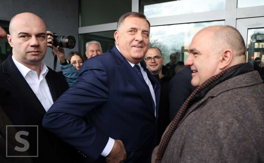 Zanimljiva scena na suđenju: Milorad Dodik napravio neočekivani potez i sve iznenadio
