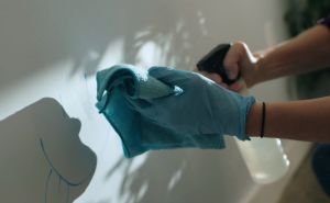 Očistite bez napora: Sredstvo koje uklanja fleke u kući ima samo 3 sastojka
