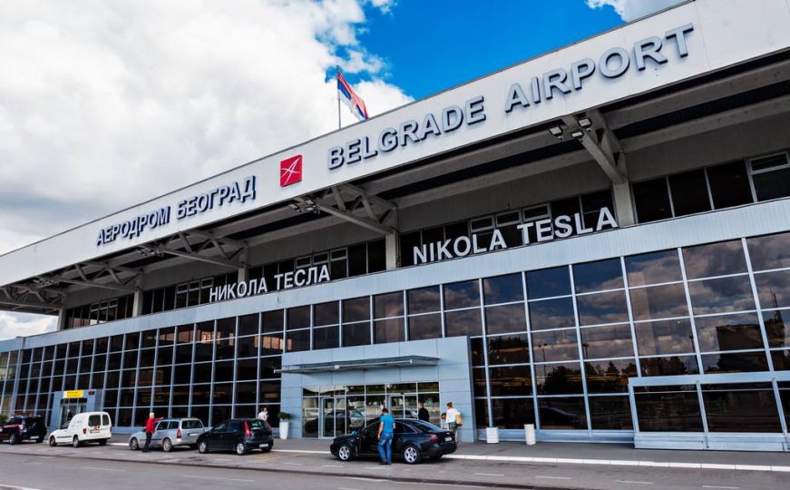 Drama na beogradskom aerodromu: Avion hitno sletio, djevojka preminula