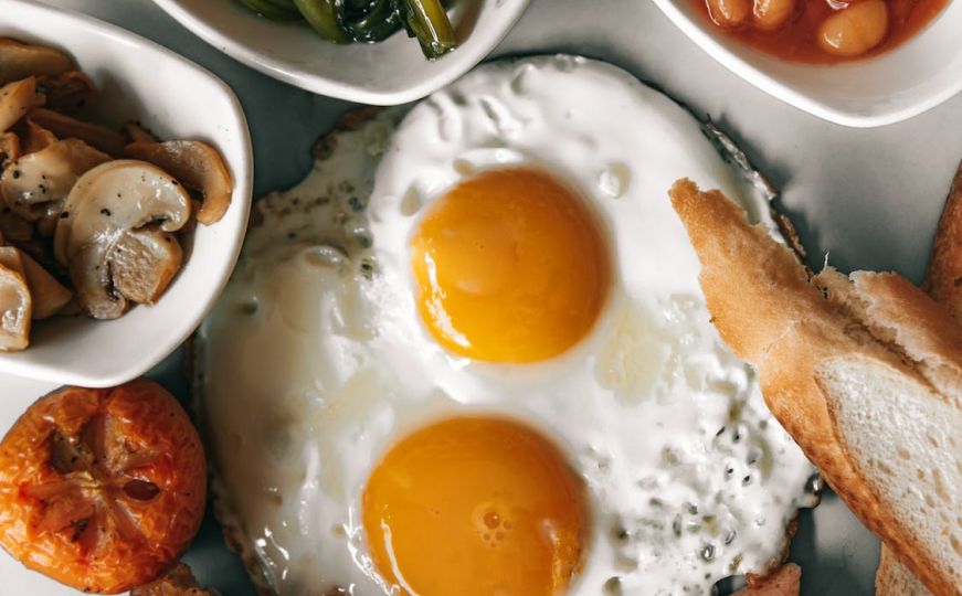Naučnici otkrivaju: Jednostavna zamjena u doručku mogla bi vam smanjiti rizik od srčanog udara