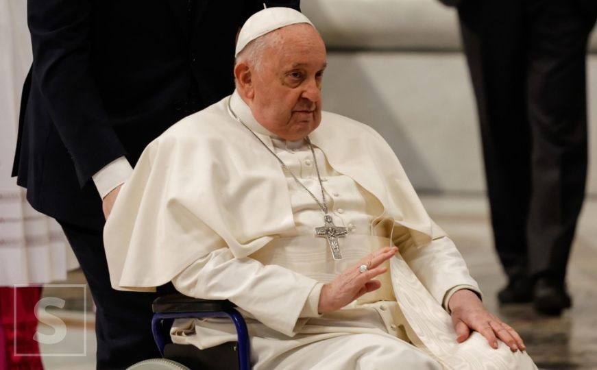 Papa Franjo 'opleo' po vještačkoj inteligenciji: 'Perverzne opasnosti'