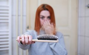 Osam nezdravih navika koje mogu dovesti do nepotrebnog gubitka kose