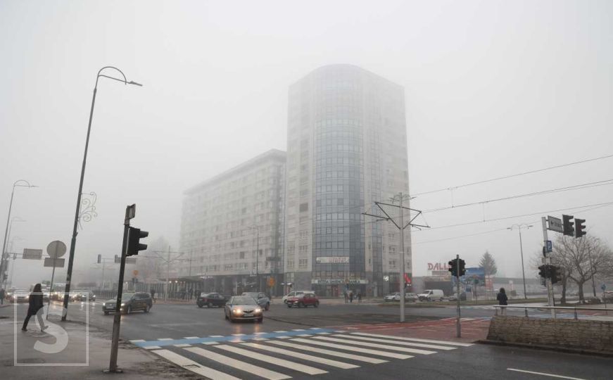 'Magla svuda, magla oko nas...': Ovako jutros izgledaju ulice glavnog grada Bosne i Hercegovine