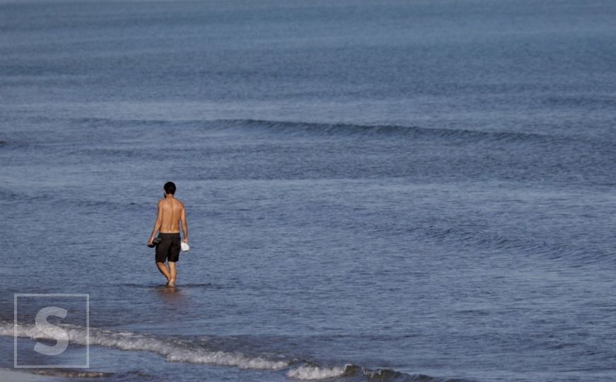 Abnormalno visoke temperature na jugu Europe: Ljudi se kupaju i sunčaju na plažama