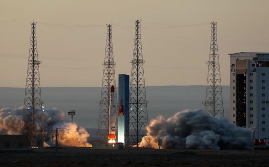 Iran prvi put lansirao tri satelita istovremeno