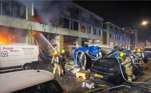 Stravični snimci iz Nizozemske: Snažna eksplozija dovela do požara u stambenoj zgradi