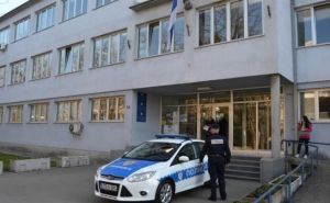 Uhapšen nasilnik iz Prijedora: Napao policajce tokom saslušanja u stanici, jednom slomio ruku