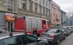 Novi požar u centru Sarajeva: Vatrogasci na terenu
