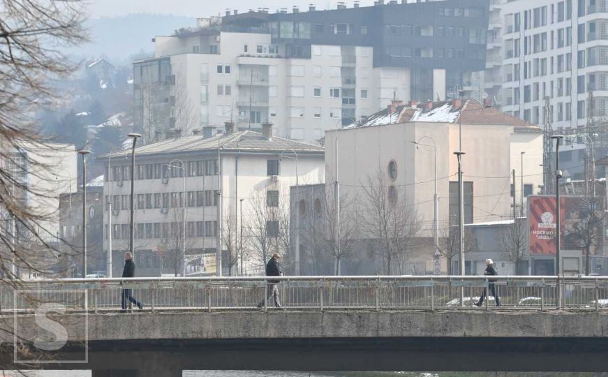 Sarajevo se opet guši: Upozorenje zbog nezdravog zraka i dalje na snazi