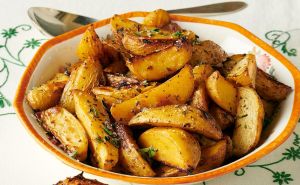 Recept koji je oduševio domaćice: Napravite ukusan i hrskav krompir, tri stvari su bitne