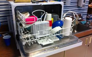 Greška s pranjem suđa koju svi pravimo: Ovako ćemo mašinu samo - zbuniti