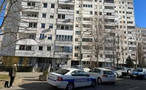 Muškarac nađen mrtav u stanu u Banjoj Luci, brojne policijske ekipe na mjestu događaja