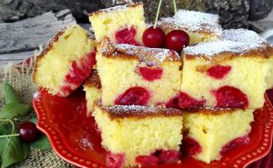 Slatki raj u svakom zalogaju: Jednostavan recept za sočan kolač sa višnjama