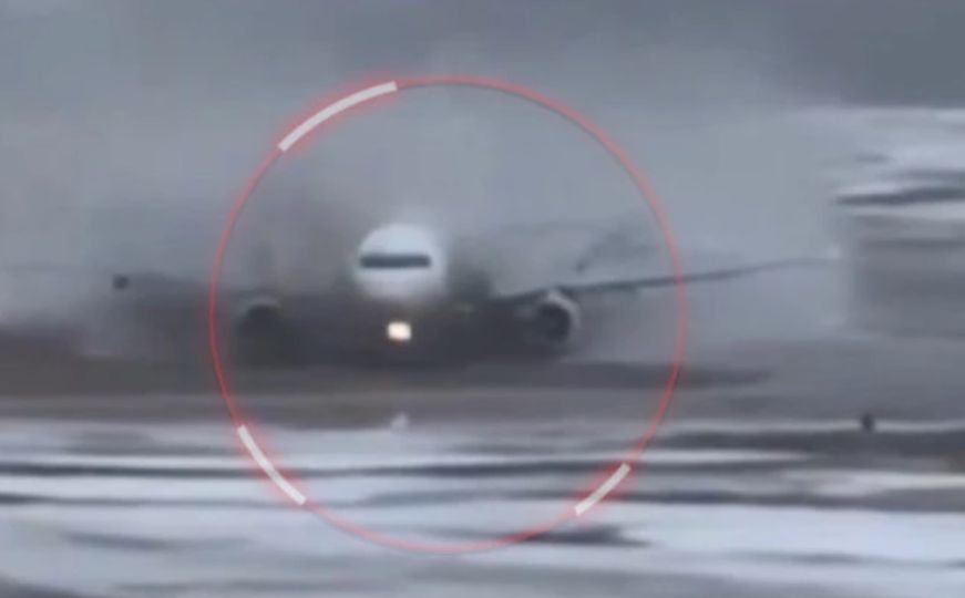 Strašan snimak i filmska drama: Avion pun putnika izgubio kontrolu na pisti