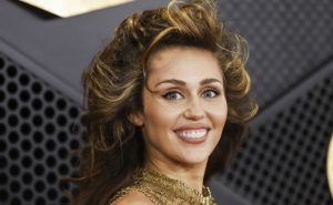 Miley Cyrus oduševila izborom haljine za dodjelu nagrada Grammy: Napravljena od 14.000 zlatnih igala
