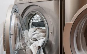 Odjeća kao ispeglana nakon pranja: Potrebno je staviti samo jednu stvar u veš mašinu